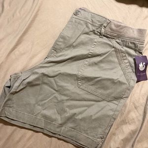 NWT Gloria Vanderbilt Brown Shorts - 16